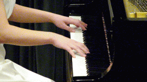Hands-playing-piano